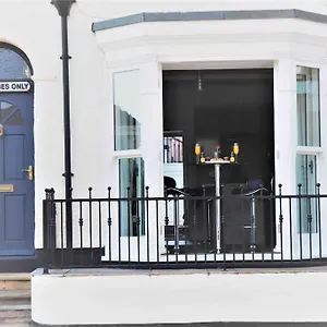 Apartment Sea View Sandy Toes And Salty Kisses Sleeps Upto 4, Cleethorpes